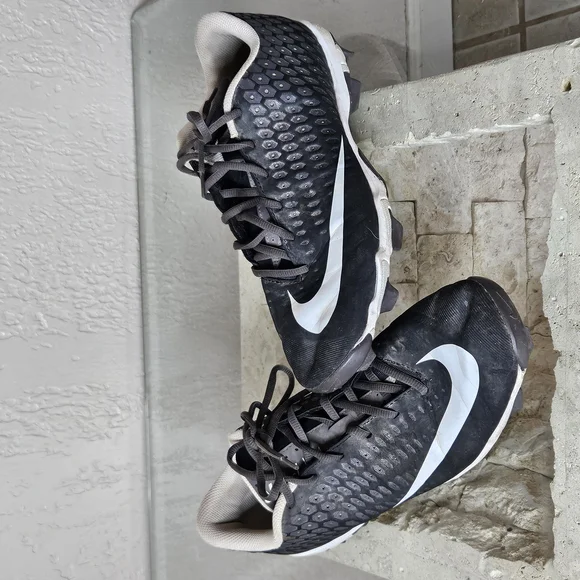 Nike | Shoes | Nike Black And White Athletic Shoes With  display picture 3